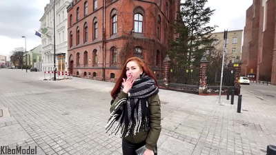 Nyilvános felszedés: gyönyörű lányt basznak egy iPhone-ért, és cumot kap a puncijába. CleoModel